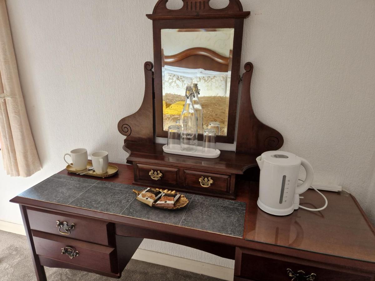 Ty Llew Hotel Llandysilio Eksteriør billede